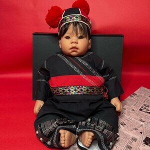 Vintage 2000 Lee Middleton Original Gift Doll - Nostalgic Collector's Treasure